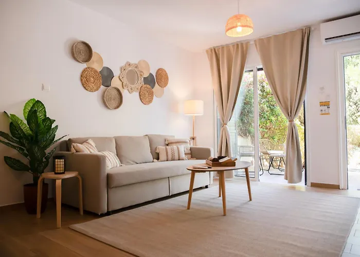 Romi's Vacation Townhouse * Paphos