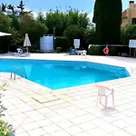 בית נופש Romi's Vacation Townhouse פאפוס