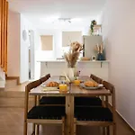 בית נופש Romi's Vacation Townhouse